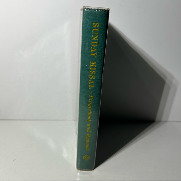 New St Joseph Sunday Missal Prayerbook Hymnal Catholic Church Mass VTG 1973 - Picture 2 of 5